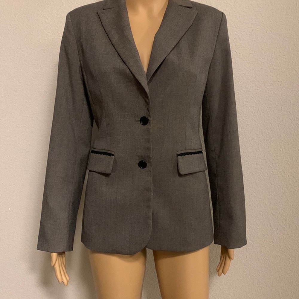 Classic Gray Blazer by Apostrophe, size 4